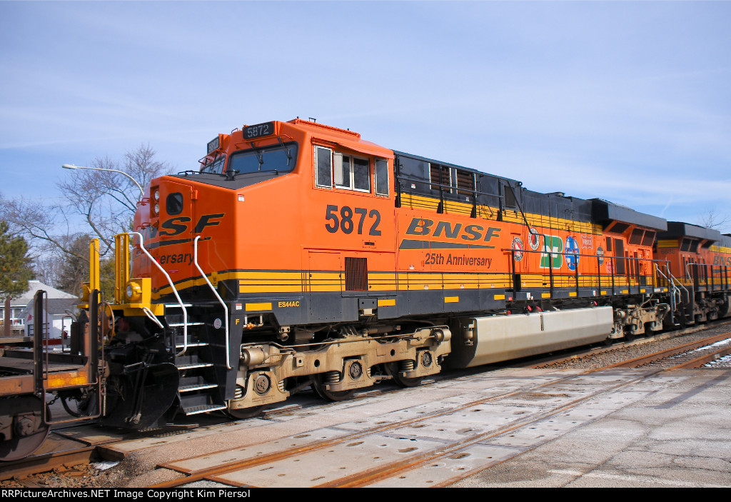 BNSF 5872 25th Anniversary Heritage 